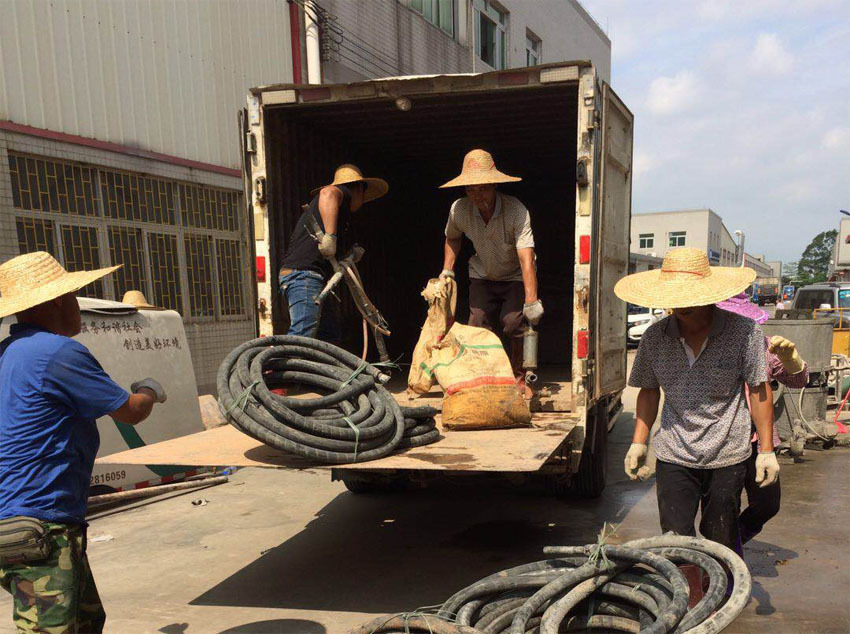 周矶管理区一部件厂房地基出现下沉注浆加固